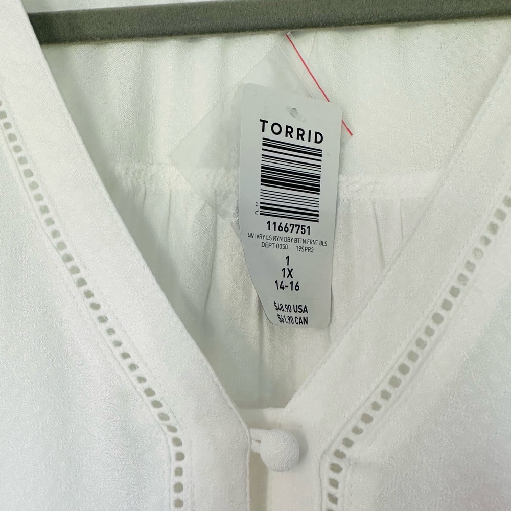 NWT torrid White top - Picture 2 of 4